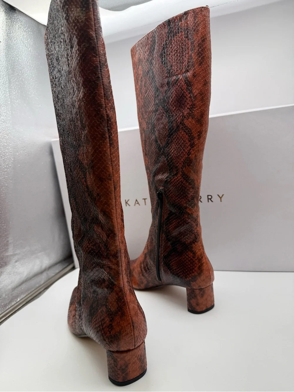 Katy Perry Collections statement knee